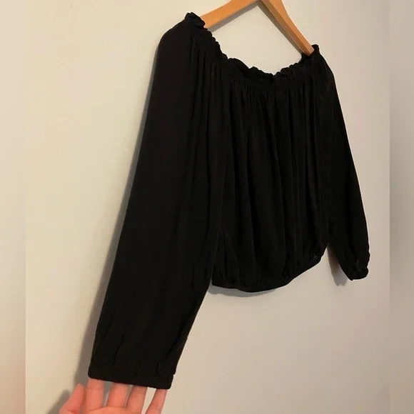 Brandy Melville Black Cropped Off the Shoulder Blouse - Picture 3 of 7